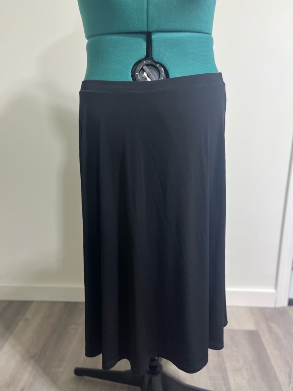 Liz Claiborne Black A-Line Midi Skirt